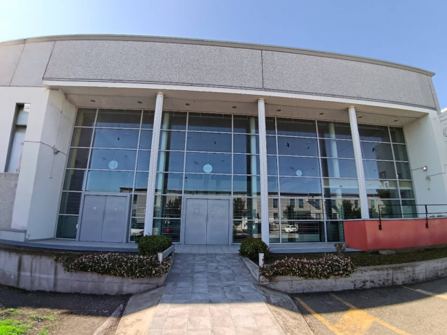 Capannone + Palazzina Uffici in Vendita a Lissone