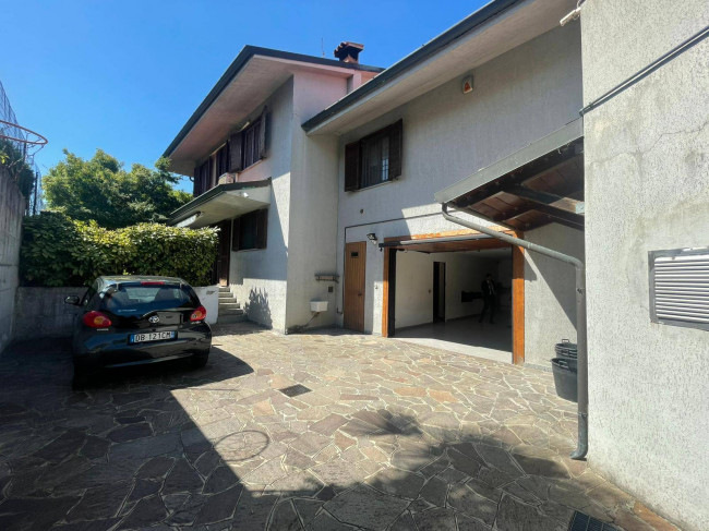 Villa in Vendita a Peschiera Borromeo