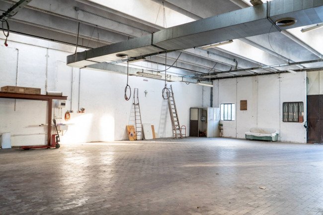 Laboratorio in Vendita a Albese con Cassano