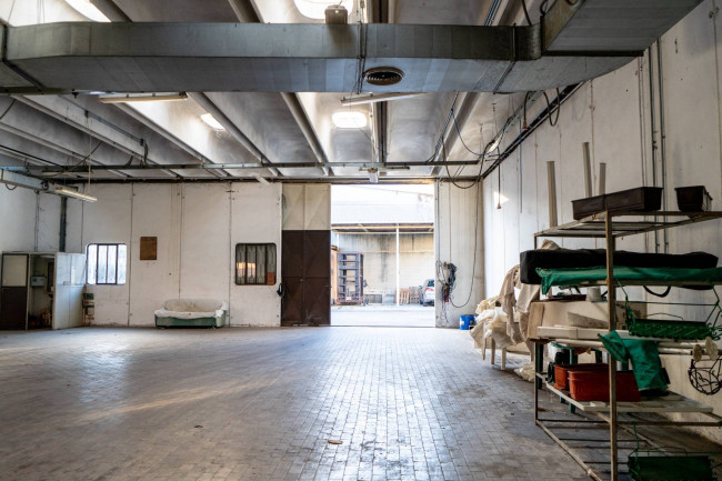 Laboratorio in Vendita a Albese con Cassano