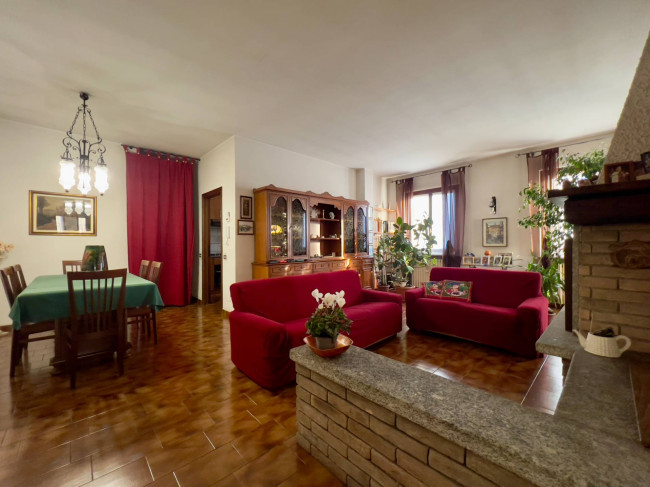 Appartamento in Vendita a Albese con Cassano