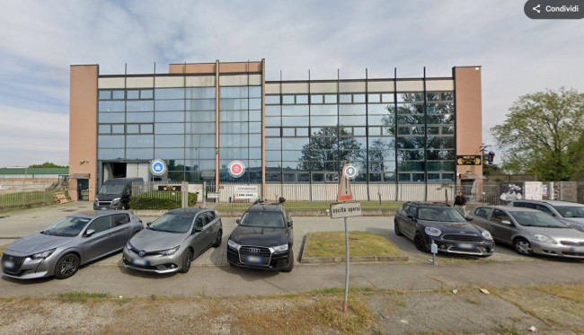 Capannone in Affitto a Buccinasco