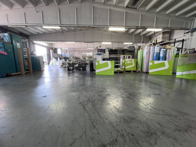 Capannone in Vendita a Settimo Milanese