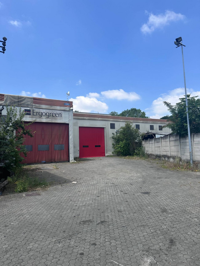 Capannone in Vendita a Seveso