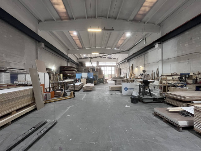 Capannone in Affitto a Gudo Visconti