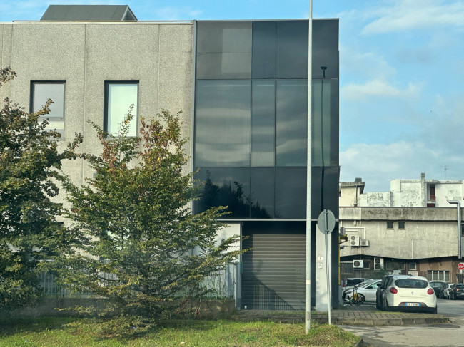 Stabile in Vendita a Lissone