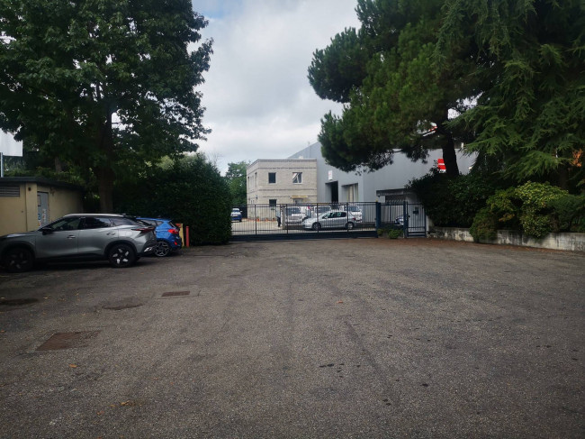 Capannone in Vendita a Fagnano Olona