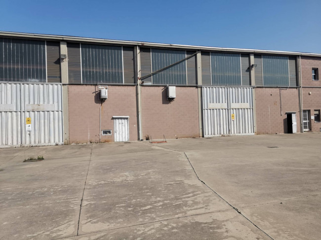 Capannone in Vendita a Baranzate