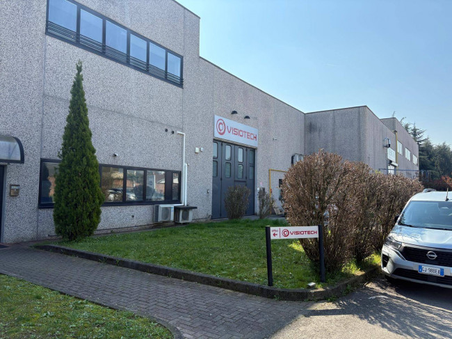 Capannone in Affitto a Arcore