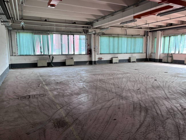 Capannone in Vendita a Gaggiano