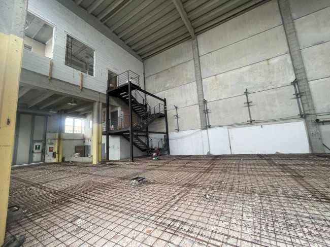 Capannone in Vendita a Brugherio