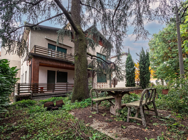 Villa in Vendita a Mariano Comense