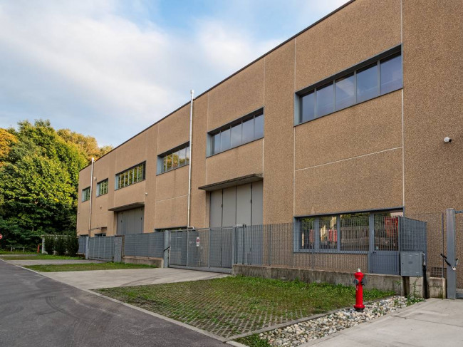 Capannone in Vendita a Albavilla