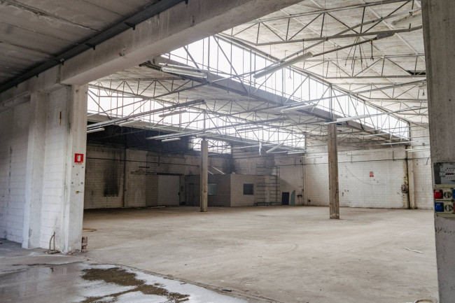 Capannone in Vendita a Saronno