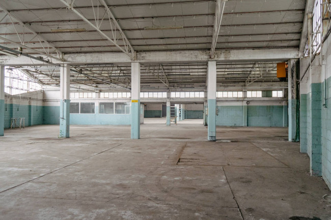 Capannone in Vendita a Saronno