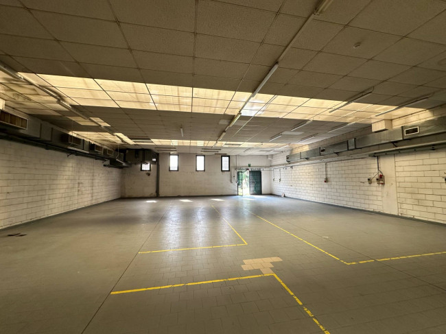 Capannone in Vendita a Paderno d'Adda