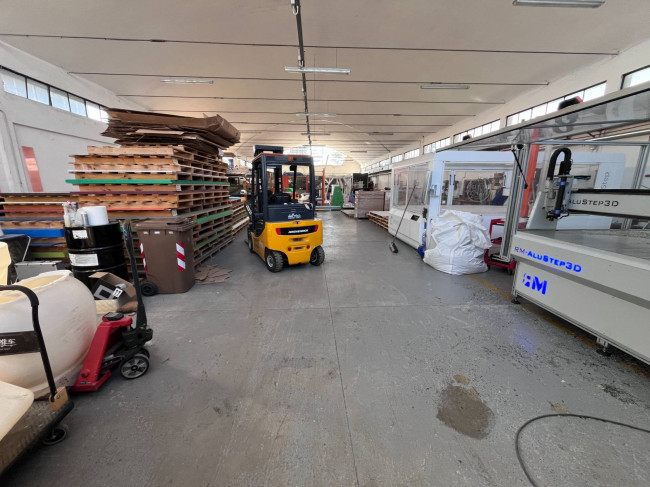 Capannone in Affitto a Abbiategrasso