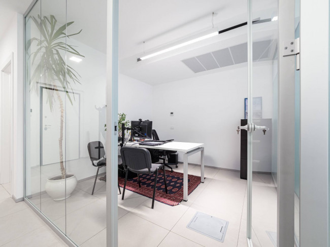 Negozio in Vendita a Mariano Comense