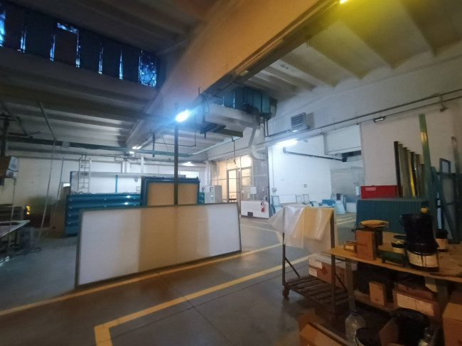 Capannone in Vendita a Fino Mornasco