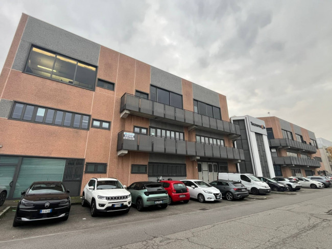 Ufficio in Vendita a Corsico