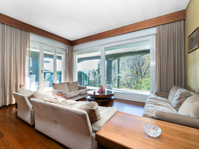 Villa for Sale in Asso