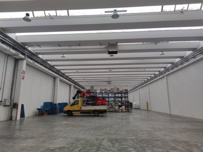 Capannone in Vendita a Isso