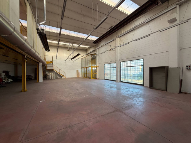 Capannone in Vendita a Paderno Dugnano