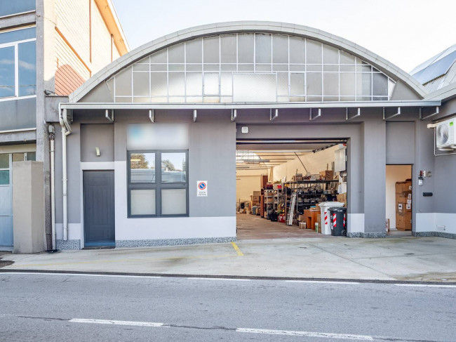 Capannone in Vendita a Inverigo