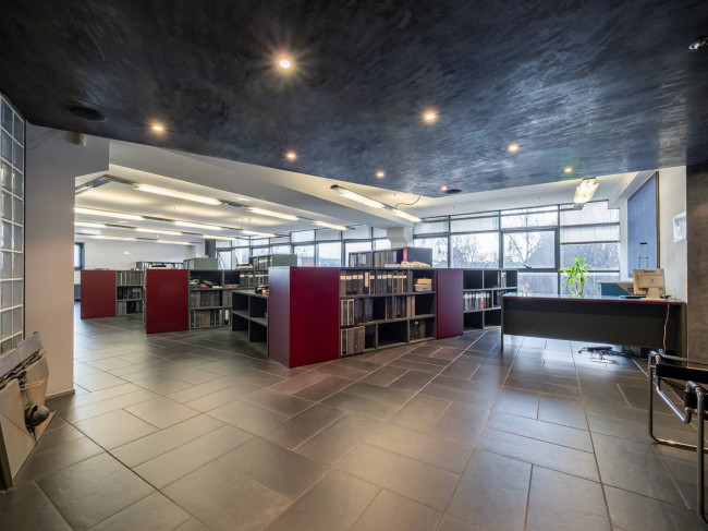 Capannone + Palazzina Uffici in Vendita a Como