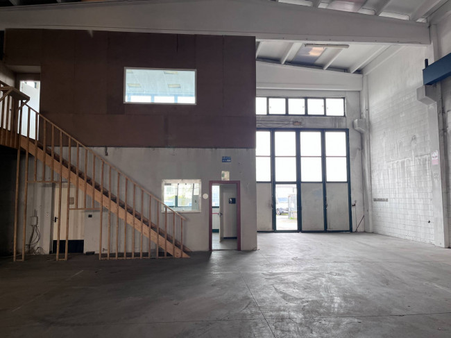 Capannone in Affitto a Gudo Visconti