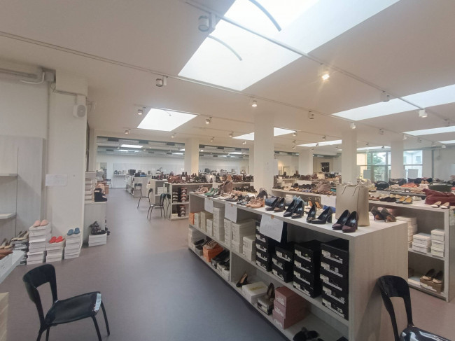 Immobile commerciale in Vendita a Cirimido