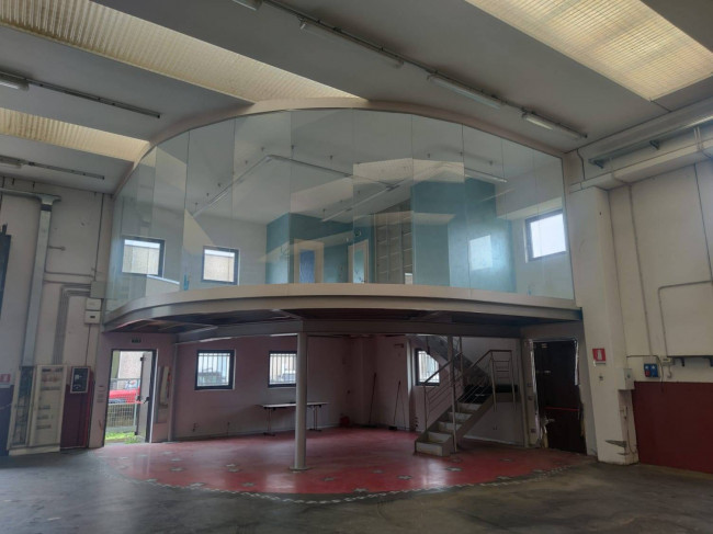 Capannone in Vendita a Treviolo