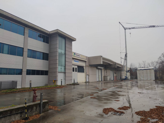 Capannone in Vendita a Carvico