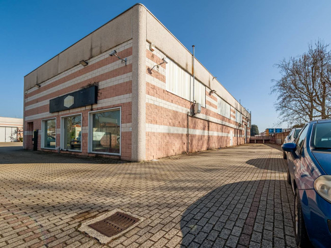 Immobile commerciale in Vendita a Castano Primo