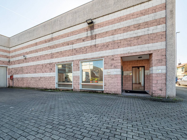 Capannone in Vendita a Castano Primo