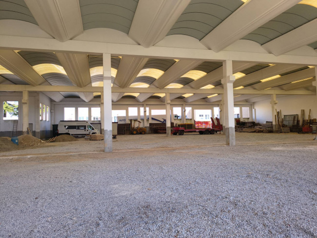 Capannone in Vendita a Casatenovo