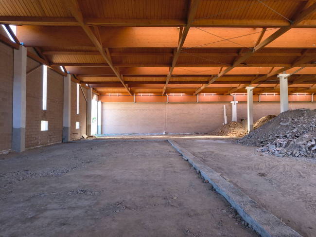 Capannone in Vendita a Casatenovo