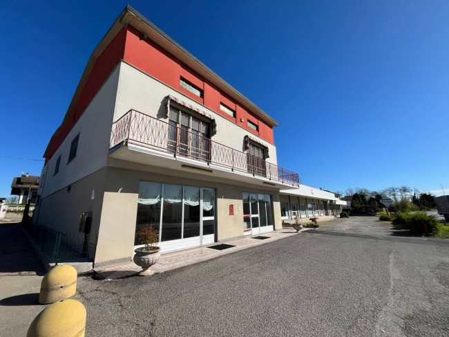 commercial property for Sale in San Colombano al Lambro