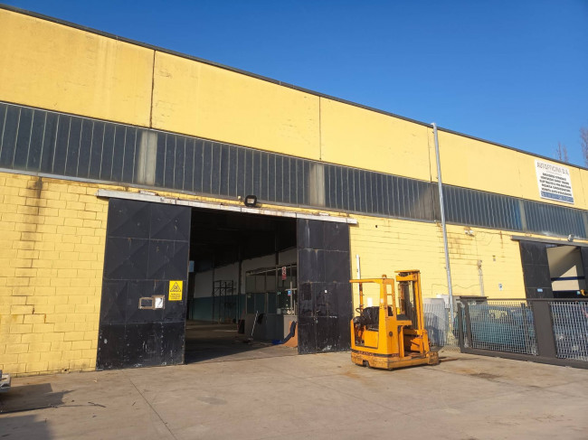 Capannone in Affitto a Tribiano