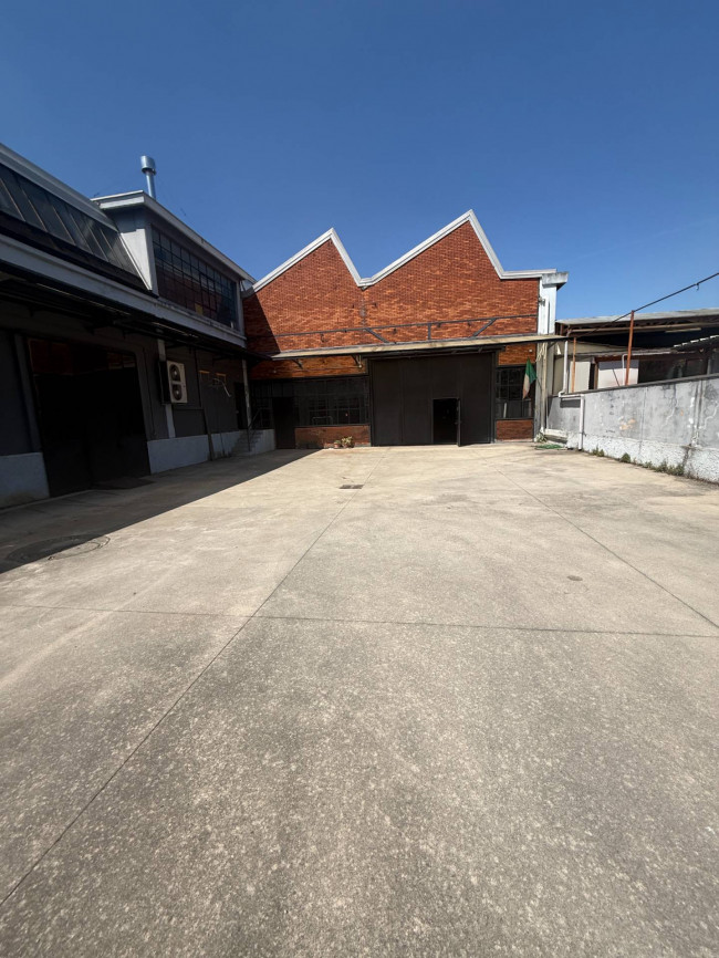 Capannone in Vendita a Sesto San Giovanni