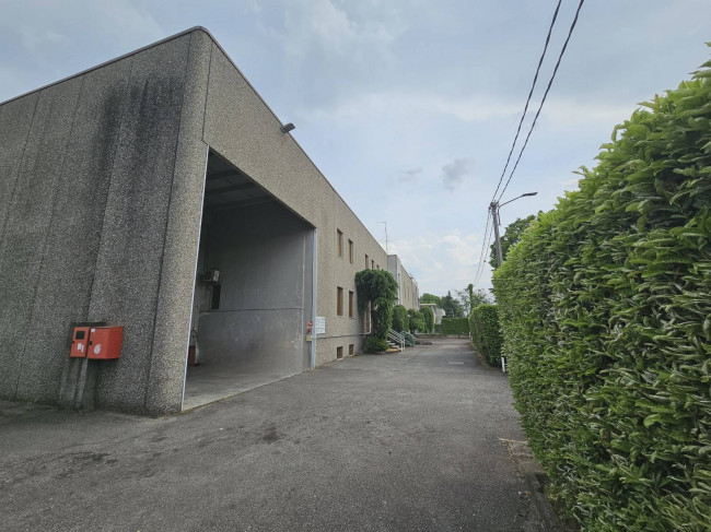 Capannone in Vendita a Saronno