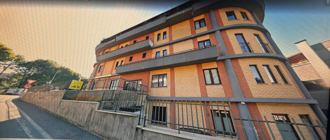Capannone + Palazzina Uffici in Vendita a Trezzano sul Naviglio