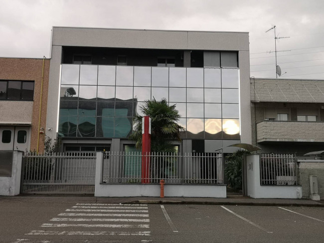 Capannone in Vendita a Bovisio-Masciago