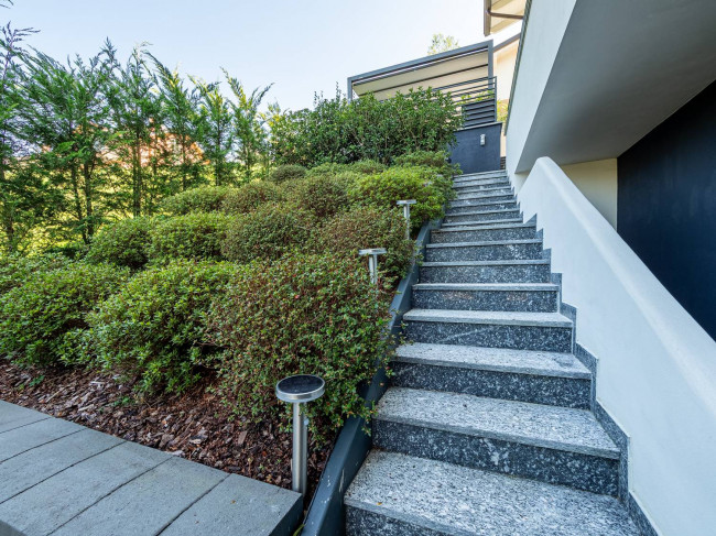 Villa for Sale in Montorfano