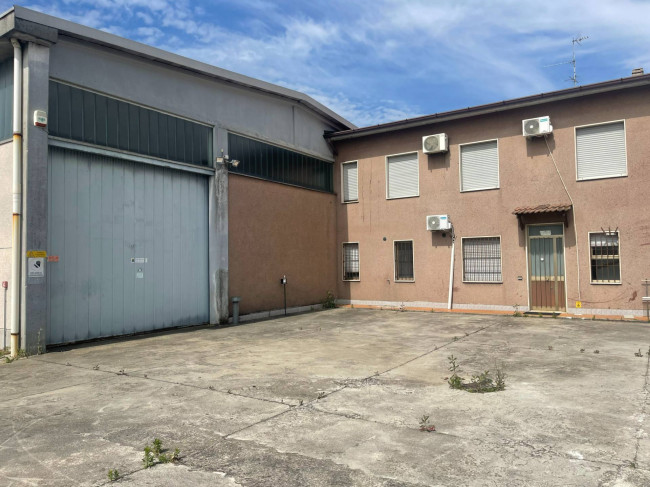 Capannone + Palazzina Uffici in Affitto a San Giuliano Milanese