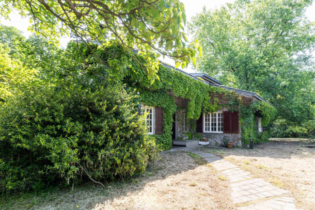 Villa for Sale in Inverigo