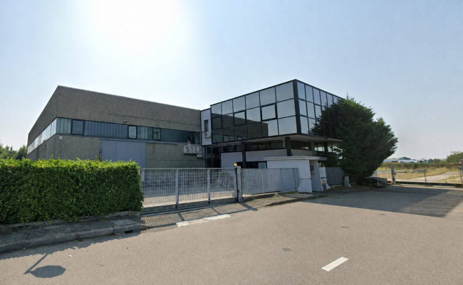 Capannone + Palazzina Uffici in Affitto a Assago