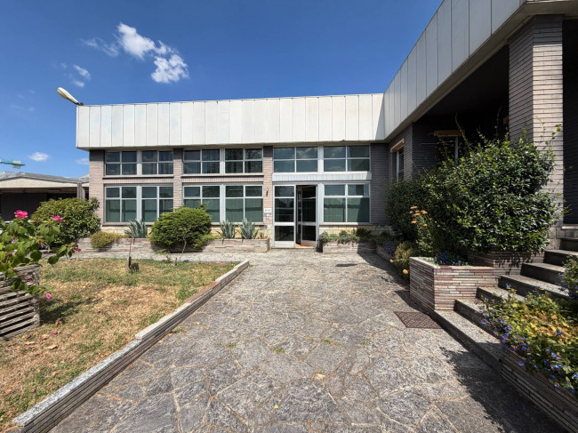 Capannone + Palazzina Uffici in Vendita a Cogliate