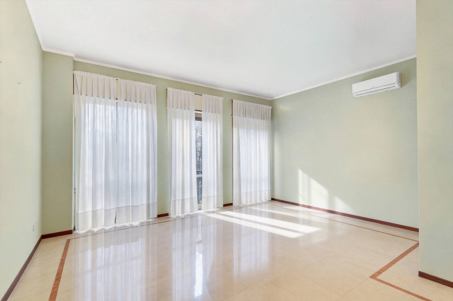 Apartment for Rent in Milano