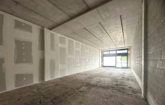 Store for Sale in Senna Comasco